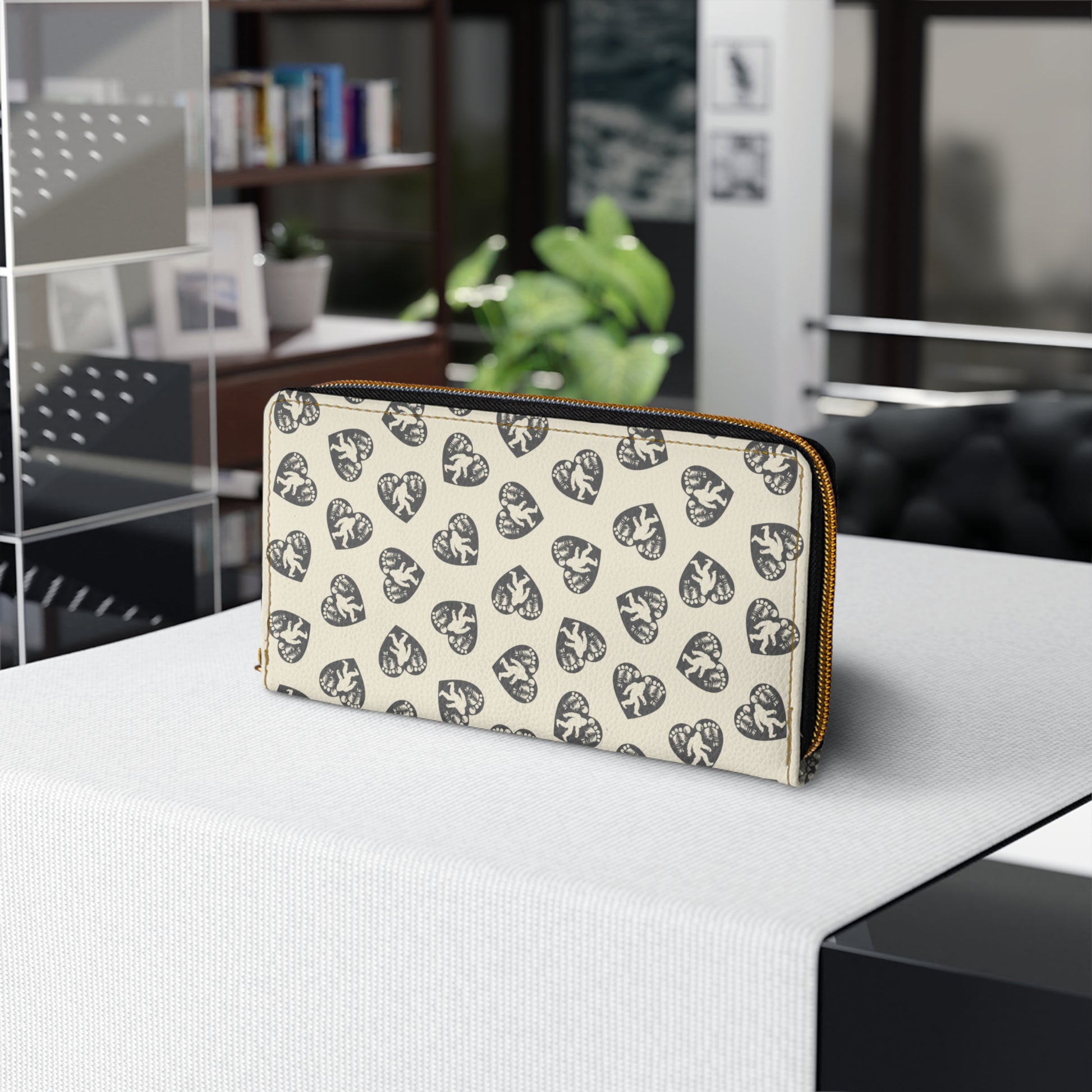 Dark Heart of the Wild – Zipper Wallet